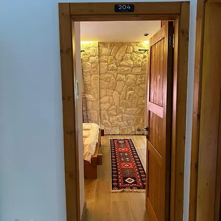 N'bjeshke Hotel