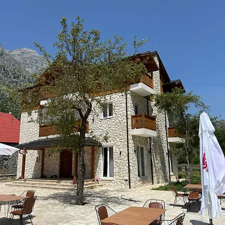 N'bjeshke Отель