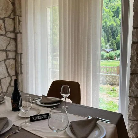 N'bjeshke Отель