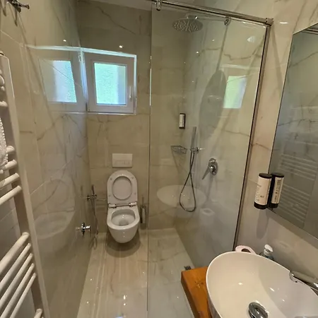 N'bjeshke Hotel 4*
