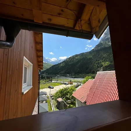 N'bjeshke Hotel