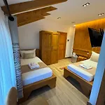 N'bjeshke Hotell