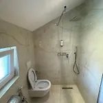 N'bjeshke Hotell