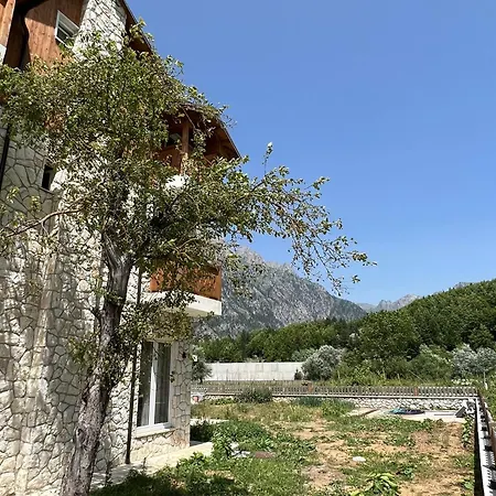 N'bjeshke Hotel 4*