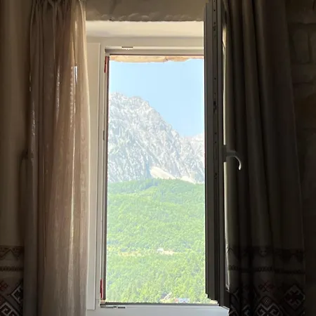 N'bjeshke Hotel