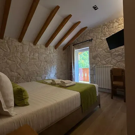 N'bjeshke Hotel 4*